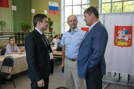 Наблюдатели, прошедшие обучение от общественной палаты Московской области, работали на избирательных участках