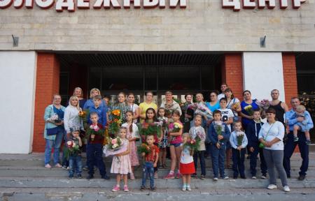 31 августа в первый раз прошла акция "В школу- с цветочным настроением!"