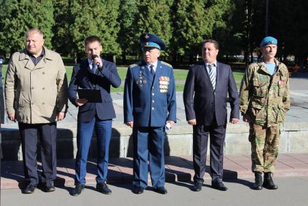 Сегодня, 26 сентября, в Мемориальном парке города прошла торжественная церемония посвящения школьников Коломенского г.о. в юнармейцы
