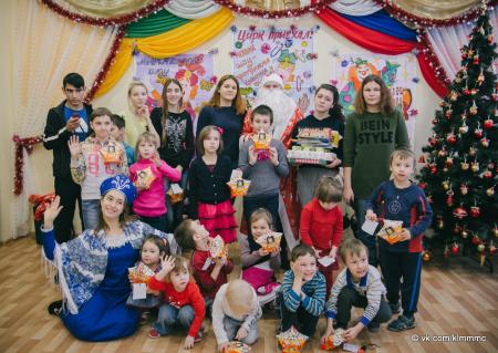 Эковолонтеры устроили для детей из социального центра праздник