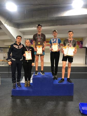 Легкоатлеты соревновались в ледовом дворце