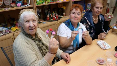 Пенсионеры посетили выставку «Золотые руки мастеров»
