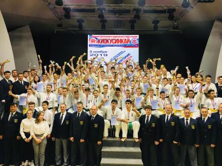 Коломенцу вручили в Суздале именной черный пояс