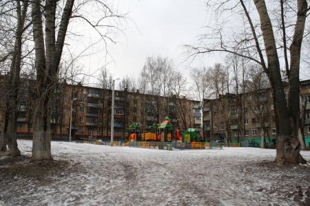 Во дворе на улице Леваневского расширят парковку и отремонтируют дорогу