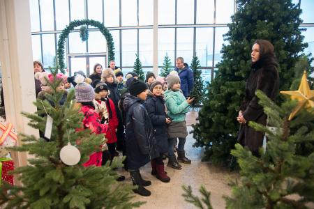 Коломенские школьники побывали на производстве искусственных ёлок в посёлке Пирочи