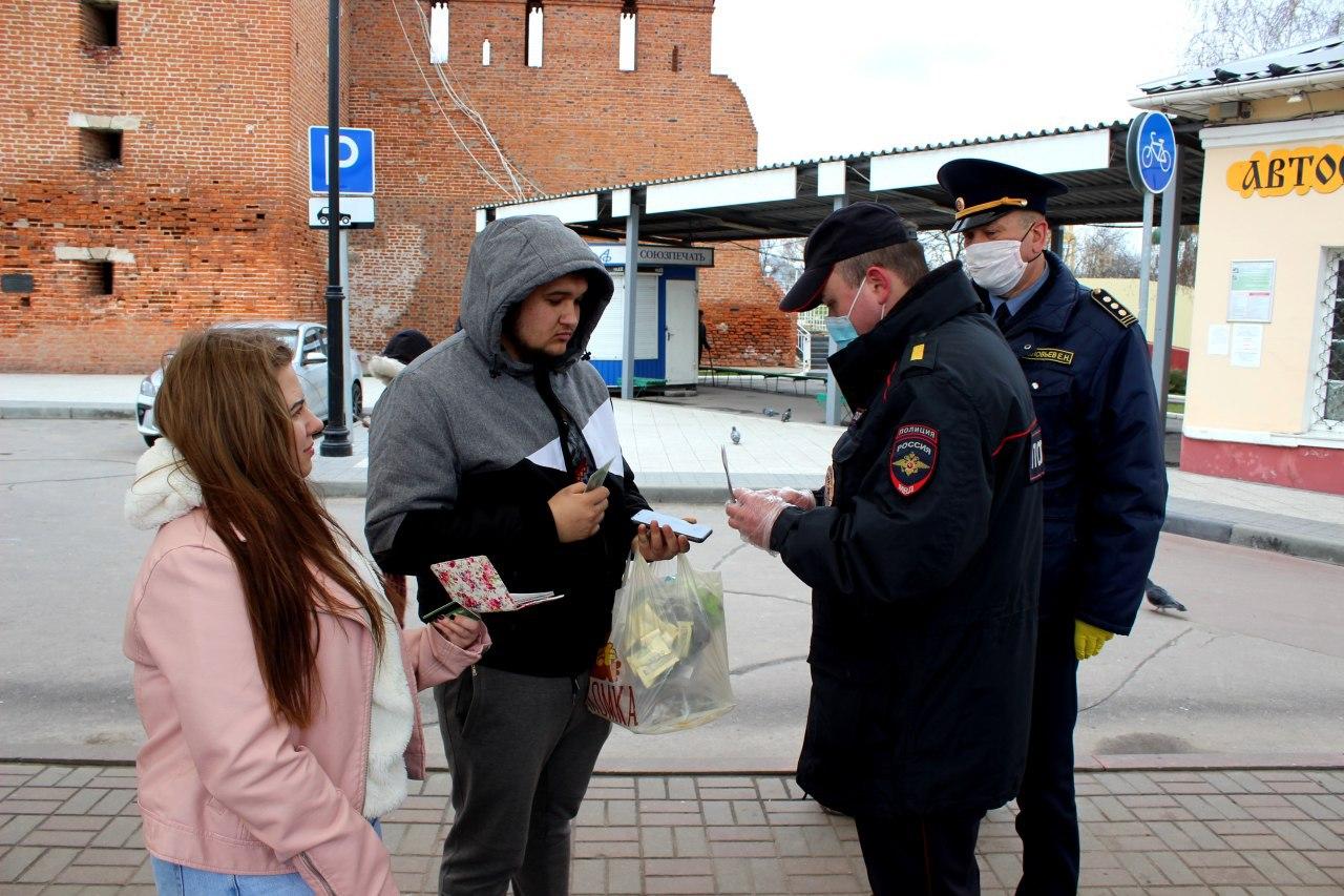 Нарушение само. Облавы. Полицейские в войну. Полиция Абакан. Рейд полиции по магазинам. Люди убегают от полиции в Абакане.