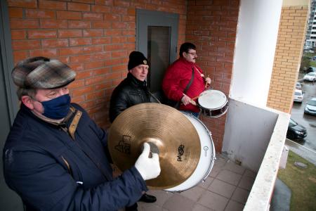 Артисты Коломенской филармонии запустили флешмоб #СМузыкойПротивВируса