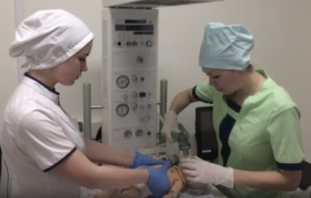 Студенты коломенского медколледжа поздравили акушеров с профессиональным праздником