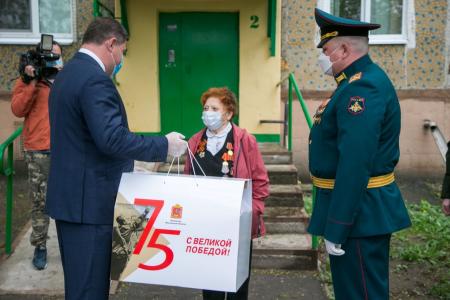 Для коломенских ветеранов Великой Отечественной войны играет военный оркестр