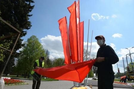 Новая флажная конструкция украсит мемориальный парк к Дню Победы