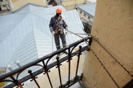 «Коломенская электросеть» приступила к замене вышедших из строя элементов подсветки фасадов