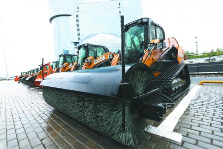 Два новых многофункциональных мини-погрузчика пополнили технический парк производственного комплекса «Коломенский»