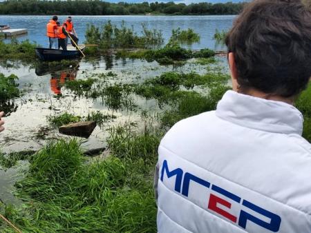 «Единая Россия» очищает водоемы