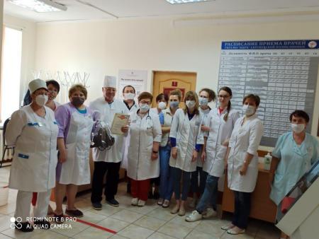 В Коломенской ЦРБ поздравили врача-хирурга Владимира Купцова с юбилеем