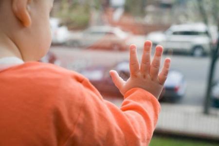 Коломенская ЦРБ предупреждает об опасности открытых окон