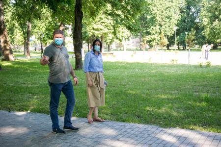 Глава округа проверил работы по содержанию сквера «Окский»