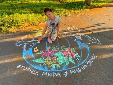 Коломенцы украсили рисунками асфальт на улицах города