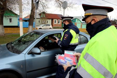 Денис Лебедев поздравил сотрудников ГИБДД с профессиональным праздником