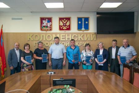 Денис Лебедев вручил благодарности работникам торговли