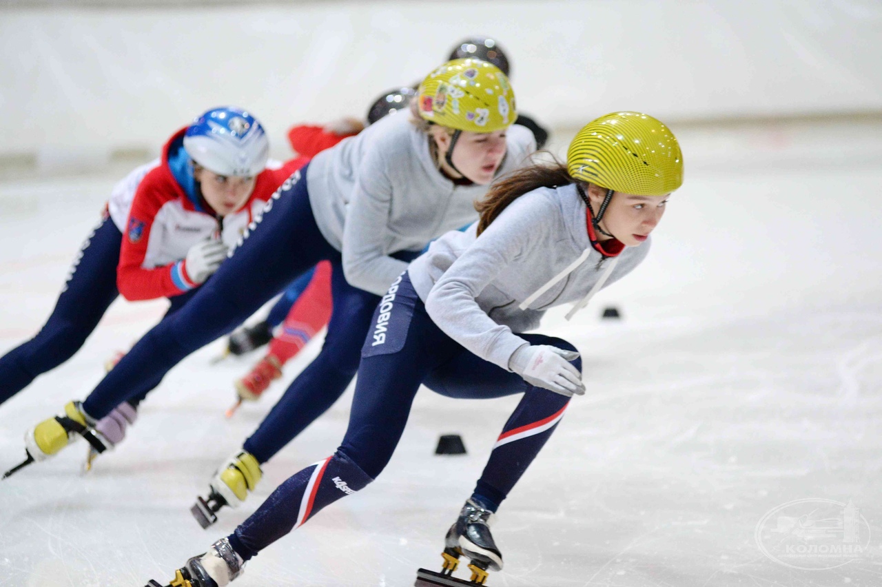 Конькобежцы региональных сборных команд приступили тренировкам на ледовой арене в Коломне