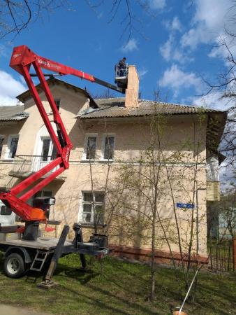 Газовая служба Департамента городского хозяйства ведёт ремонт оголовков дымоходов