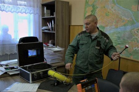 Сотрудники газовой службы ООО "ДГХ" проверили целостность дымоходов в домах с проектными особенностями