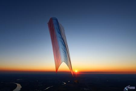 В Коломне развернули российский триколор размером с футбольное поле