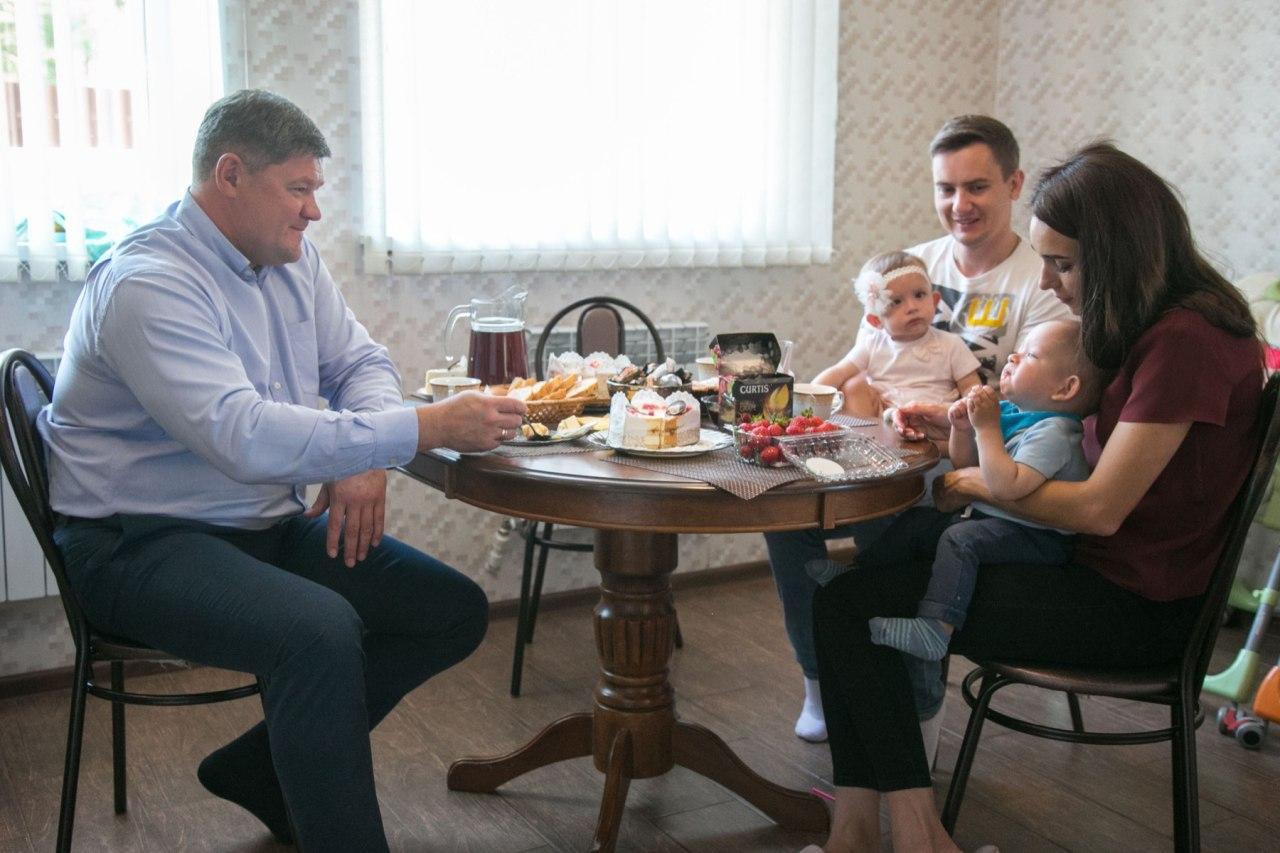 Семья с четверняшками из Коломны отмечает новоселье в большом доме. Помогла  субсидия для многодетных » Администрация Городского округа Коломна  Московской области