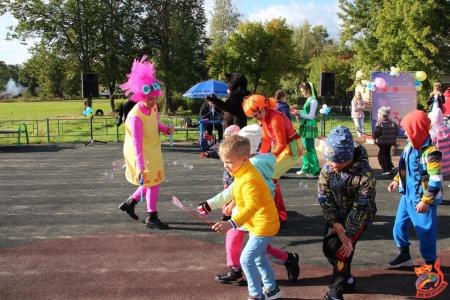 Праздничную программу в Щурово провели сотрудники Дворца культуры «Цементник»