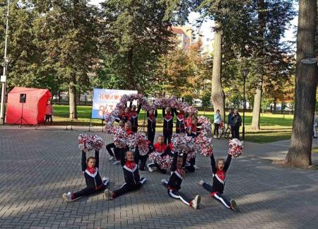 Выступлениями в сквере «Окский» коломенцев порадовали коллективы ДК «Коломна»