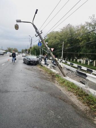 Специалисты МУП «Коломенская электросеть» в экстренном порядке восстановили линию электропередачи, повреждённую в результате ДТП