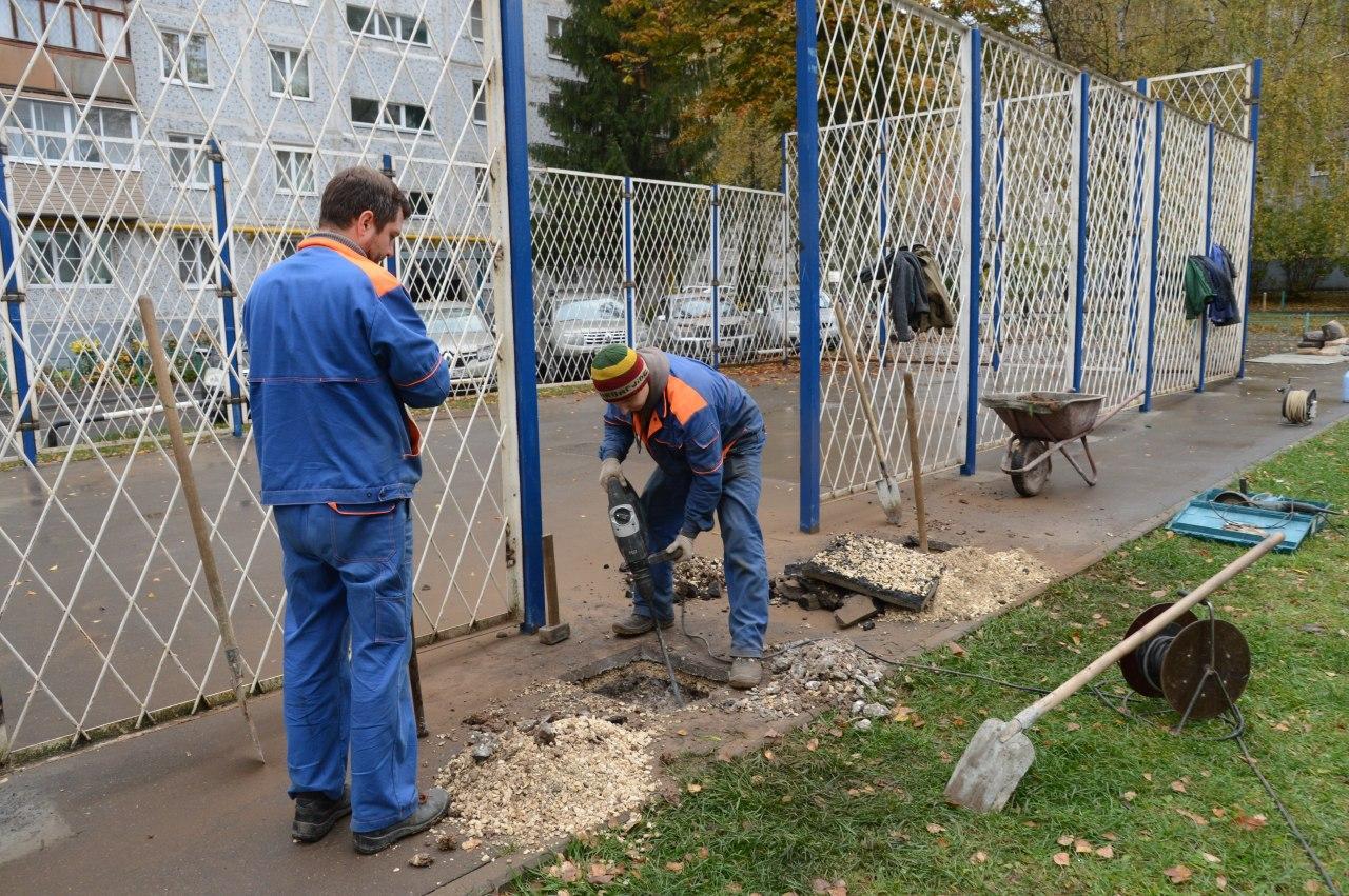 Установить территорию. Городское коммунальное хозяйство. Зарайск управление МКД. Чем заняться на улице одному весной во дворе. Как искать площадку по ru.