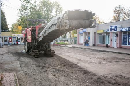 У Коломенской ЦРБ продолжается ремонт дороги