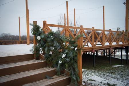 Москворецкая набережная обрела новогодний наряд