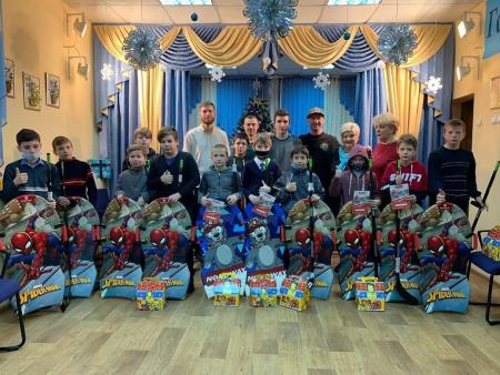 Коломенские благотворители поздравили детей из реабилитационного центра с наступающим праздником