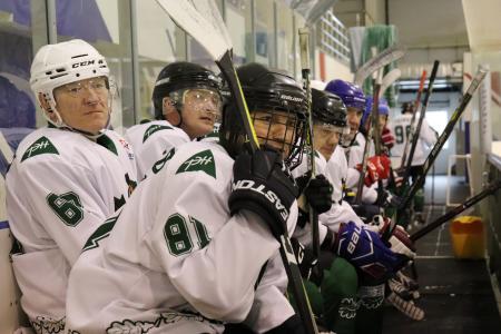 Ветераны хоккея Коломны и Озёр сразились за Кубок главы на льду «Арены легенд»