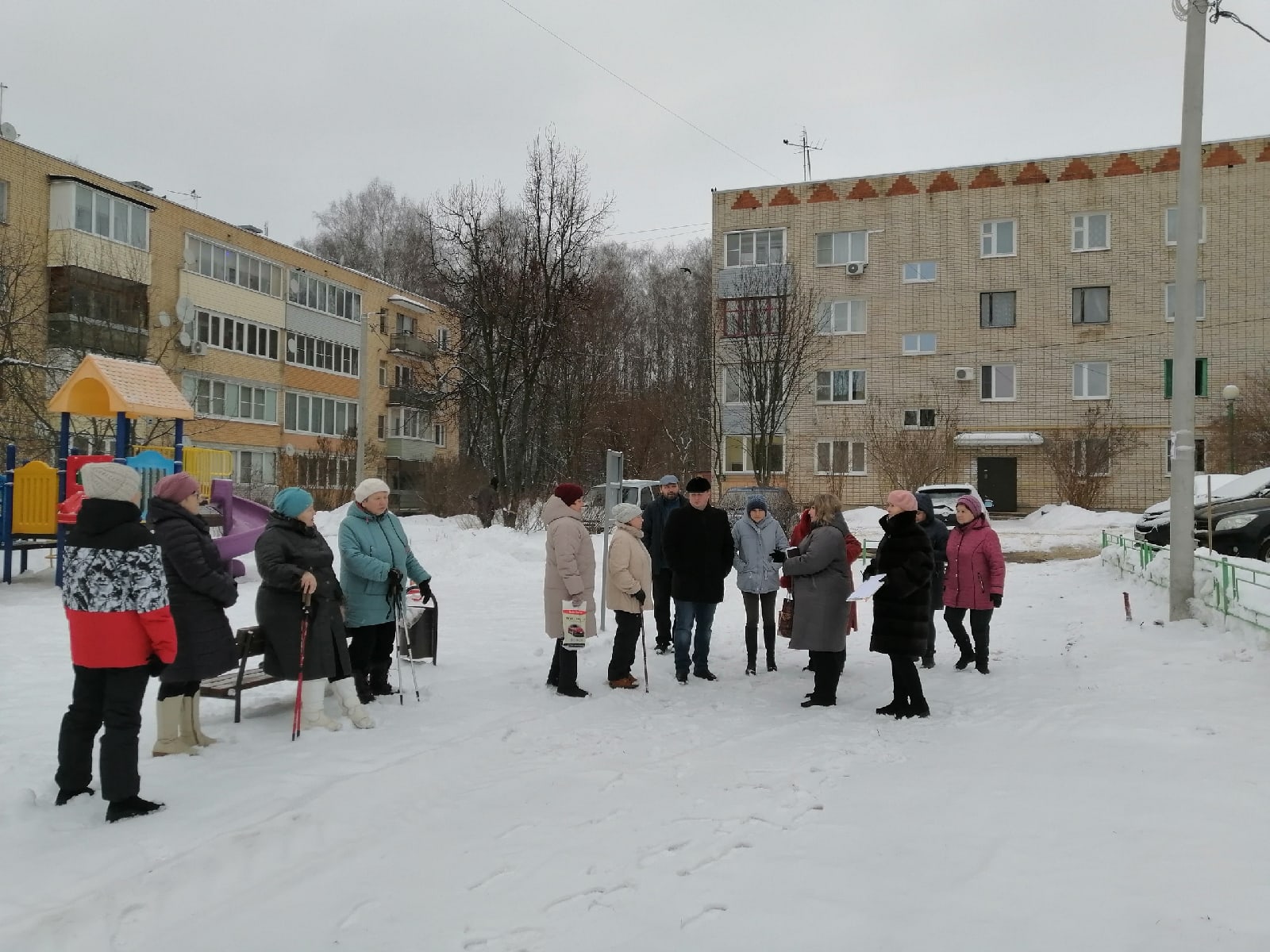 Сотрудники коломенской администрации встретились с жителями поселка  Возрождение » Администрация Городского округа Коломна Московской области