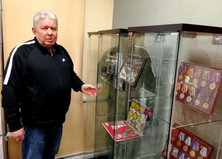 Собиратель уникальной коллекции значков КБМ принял участие в заседании Коломенского клуба краеведов