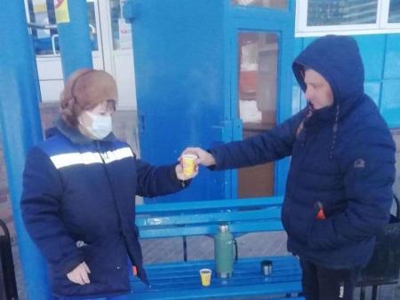 Пункты раздачи горячего чая работали в Озёрах 8 и 9 февраля