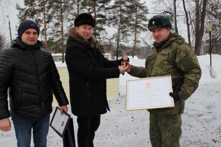 Депутаты Совета депутатов городского округа Коломна вручили награды Мособлдумы военнослужащим войсковой части деревни Паткино