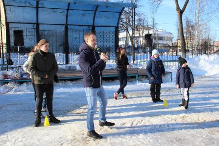 «Курс молодого бойца» прошли девчонки и мальчишки сегодня в саду Дворца культуры в Озёрах