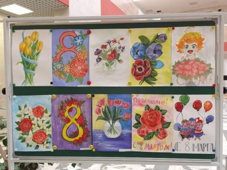 В Озёрской детской школе искусств им. С.Д. Сурмилло организована выставка рисунков к 8 марта