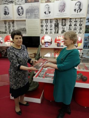 Книга Вероники Ушаковой «Шавырин» передана в музей МГТУ им. Н. Э. Баумана