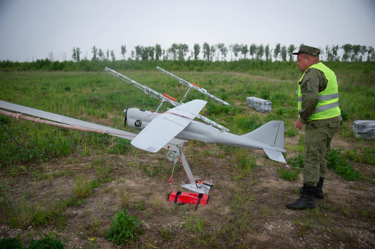 Беспилотники в смоленской. Орлан-10 беспилотный летательный аппарат. БПЛА Орлан Коломна. Беспилотник Орлан 10 Коломна. Соколиная охота БПЛА.