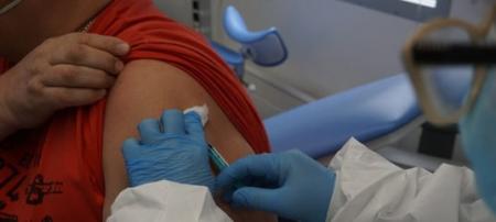 Озерская ЦРБ продолжает вакцинацию от коронавируса даже в сезон отпусков