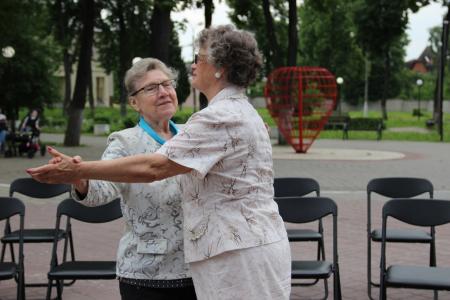 В Озёрах прошел тематический вечер для пожилых