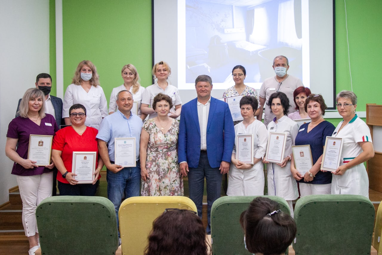 Награды врачам Коломенского перинатального центра вручил глава округа