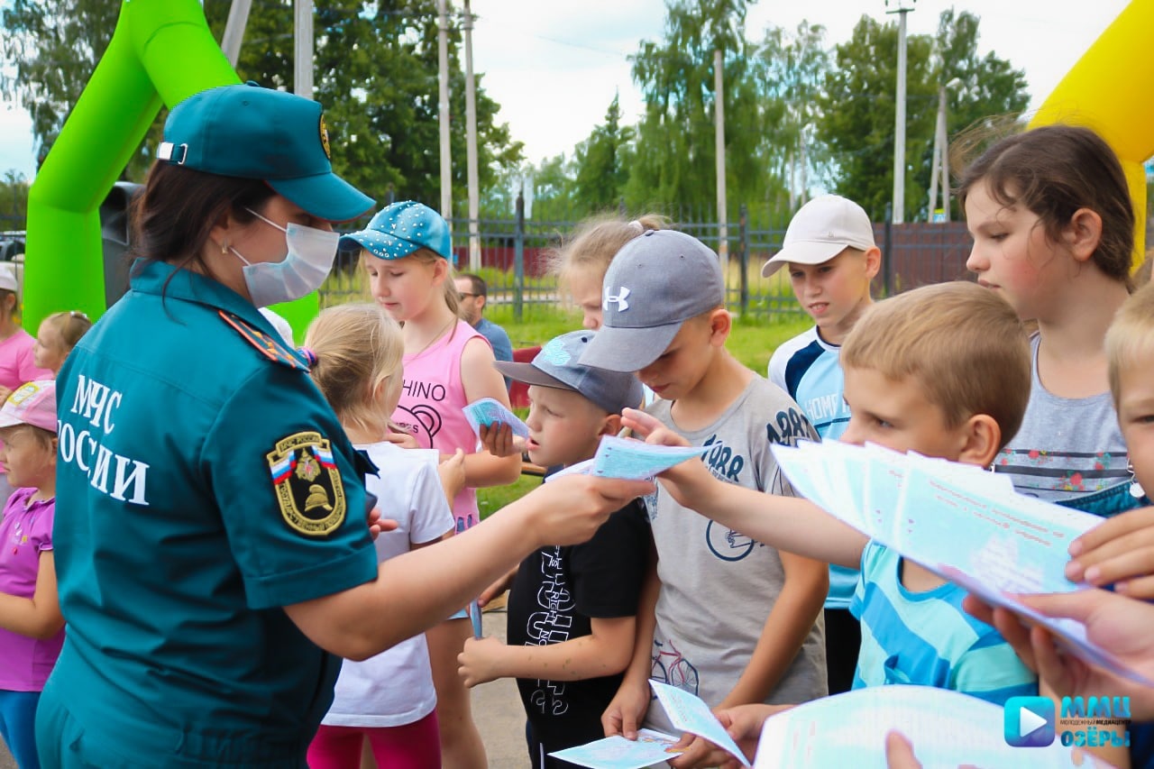 Как воспитанники школьного лагеря № 1 в Озёрах провели первый месяц лета