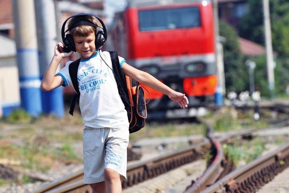 Коломенцам напоминают о правилах поведения детей на железнодорожных путях