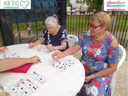 Активные пенсионеры в Озёрах посетили занятие «Любителей настольных игр»